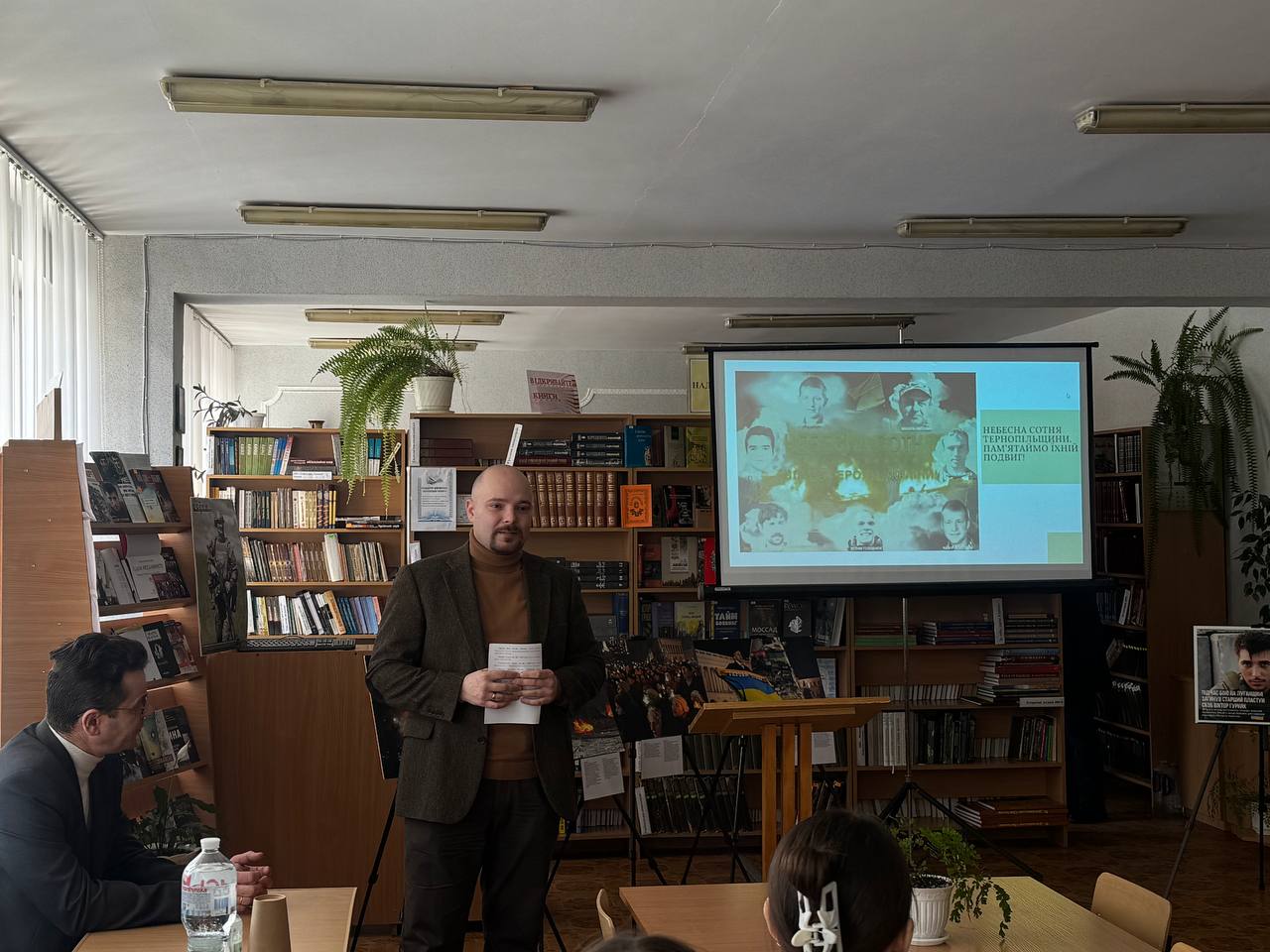 Hovoryt Bohdan Baran, zastupnyk dekana istorychnoho fakultetu, holova SNT TNPU